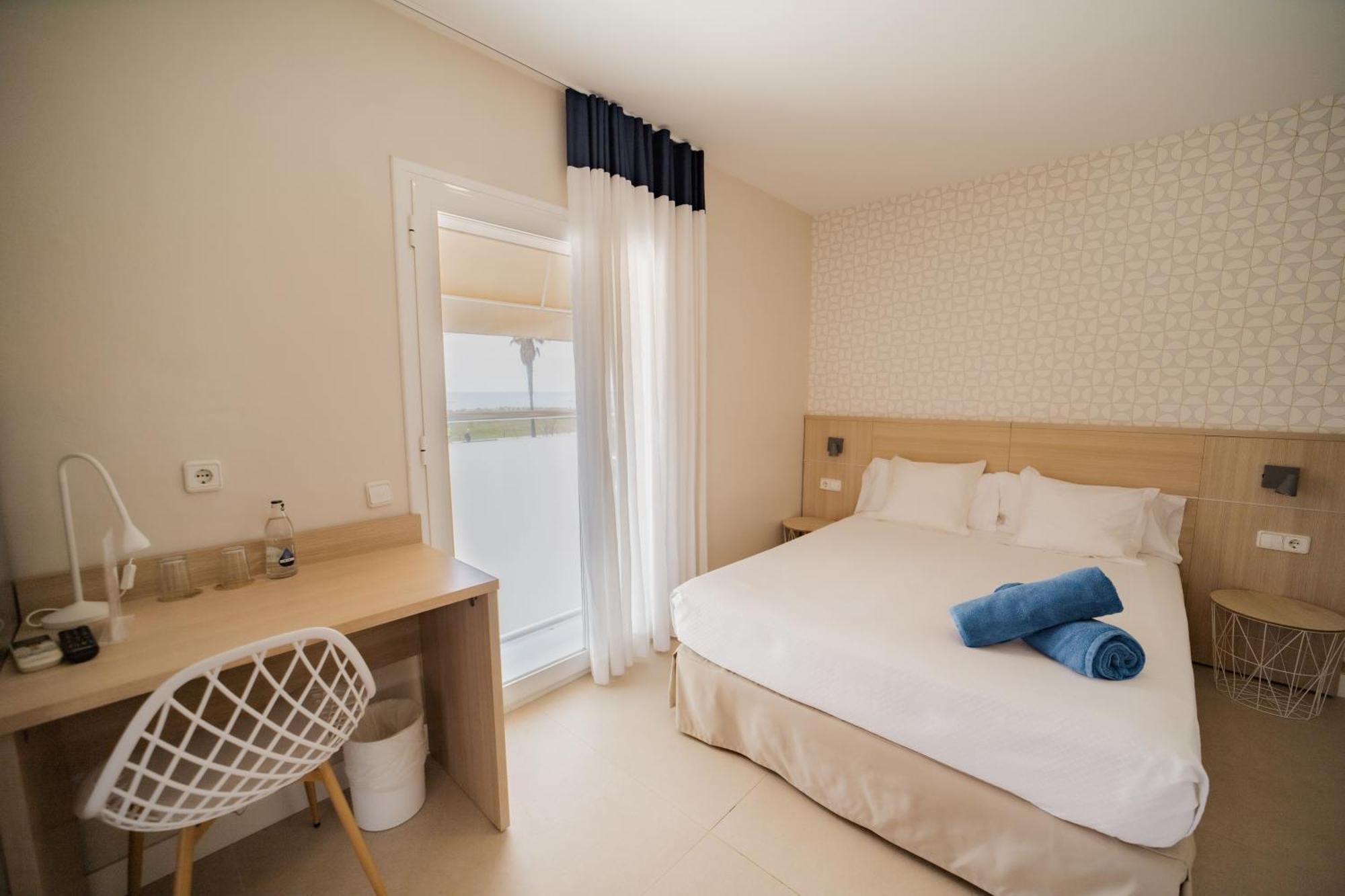 Aparthotel Solifemar กาสเตย์เดเฟลส์ ภายนอก รูปภาพ