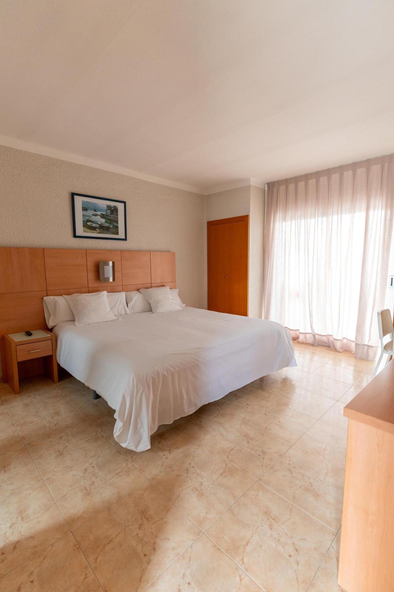 Aparthotel Solifemar กาสเตย์เดเฟลส์ ภายนอก รูปภาพ